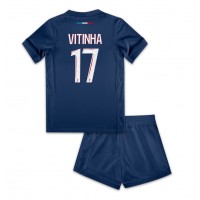 Camisa de Futebol Paris Saint-Germain Vitinha #17 Equipamento Principal Infantil 2024-25 Manga Curta (+ Calças curtas)